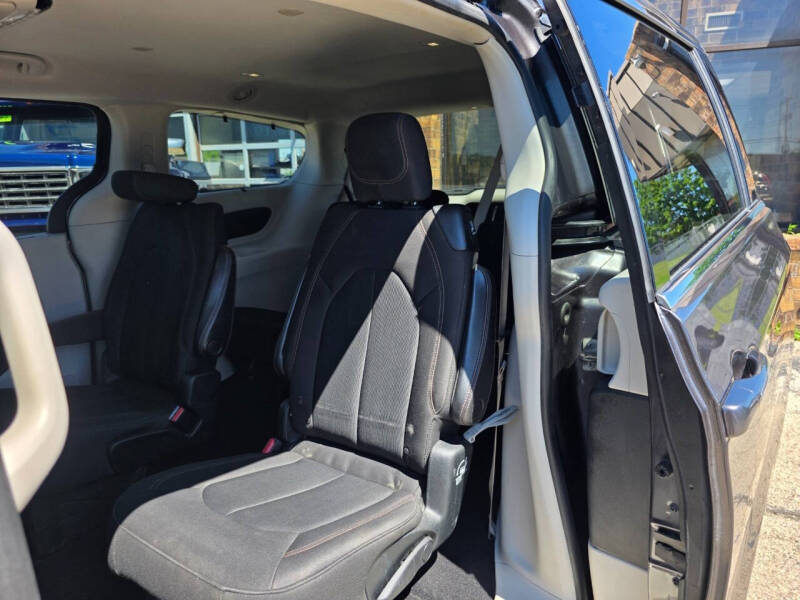 2017 Chrysler Pacifica Touring-L