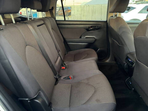 2022 Toyota Highlander LE