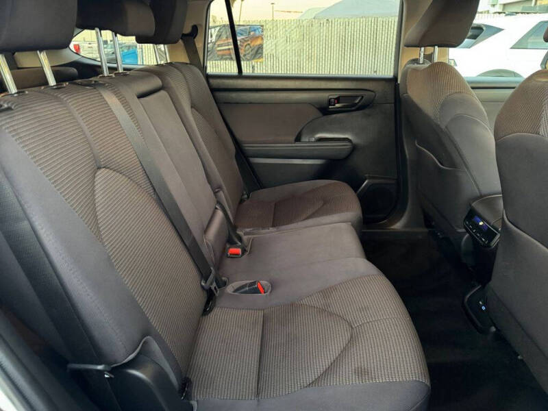 2022 Toyota Highlander LE