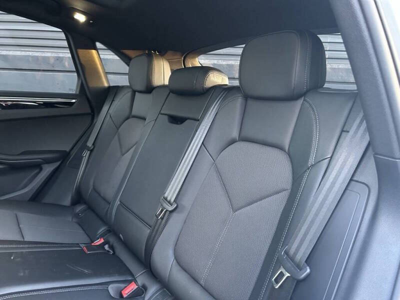 2025 Porsche Macan