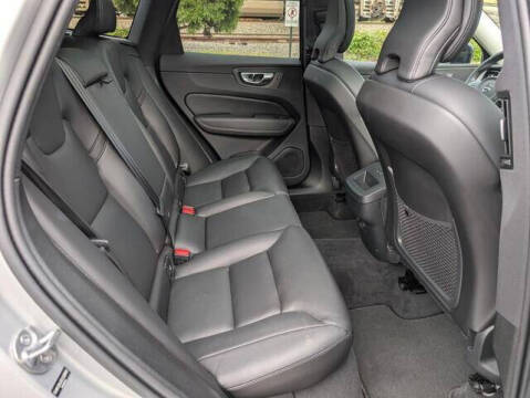 2025 Volvo XC60 B5 Core Dark Theme