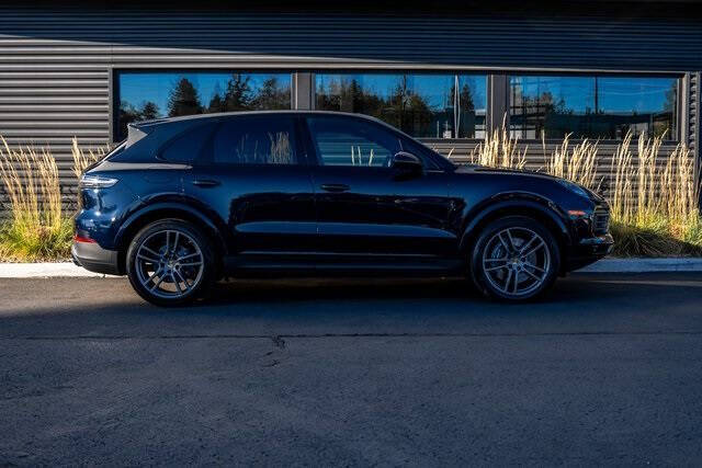2023 Porsche Cayenne Platinum Edition