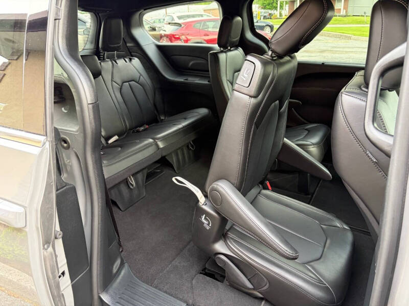 2025 Chrysler Pacifica Select