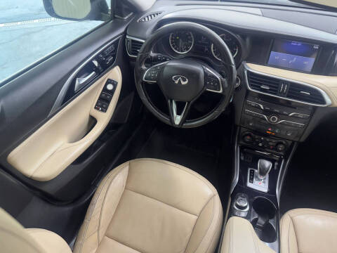2017 Infiniti QX30 Premium