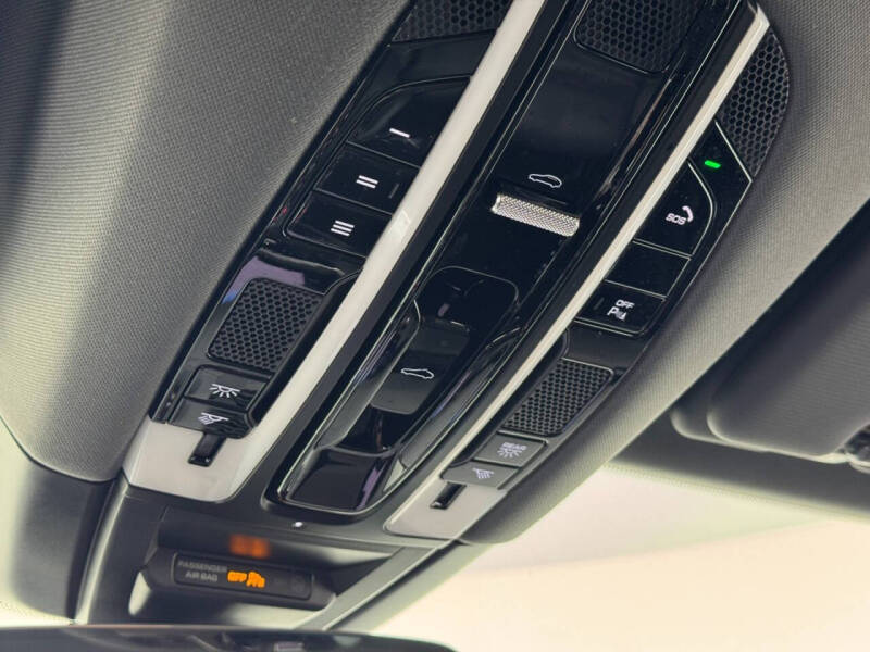 2022 Porsche Cayenne Platinum Edition