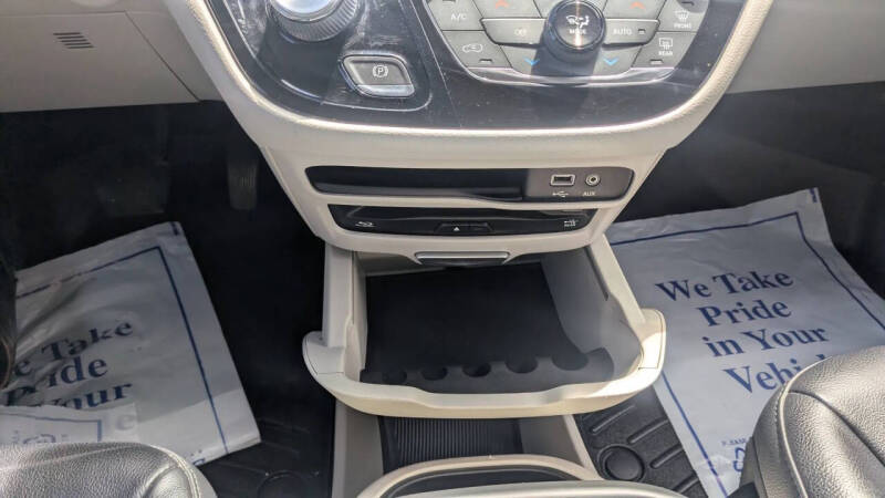 2017 Chrysler Pacifica Touring-L Plus