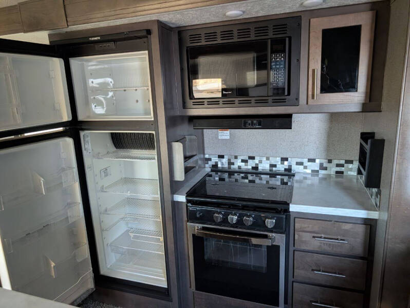 2020 Rockwood 8329SS