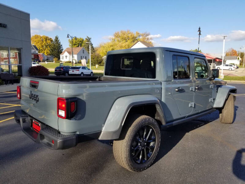 2024 Jeep Gladiator NightHawk