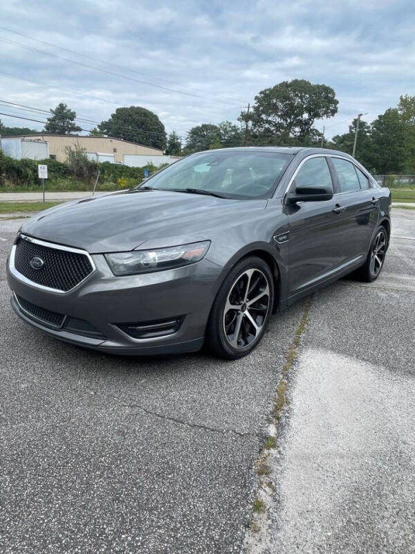 2016 Ford Taurus SHO photo 16