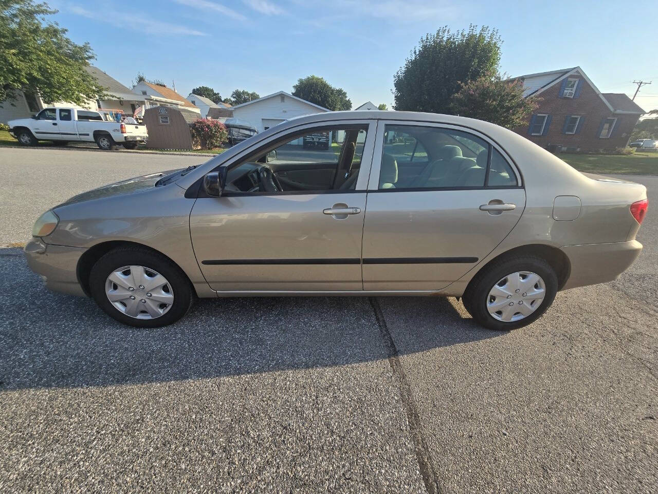 2007 Toyota Corolla for sale at QUEENSGATE AUTO SALES in York, PA