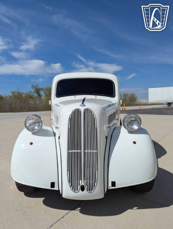 1948 Ford Anglia
