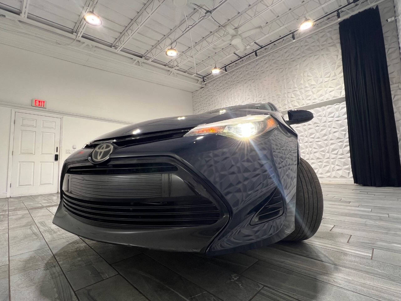 2017 Toyota Corolla LE photo 10