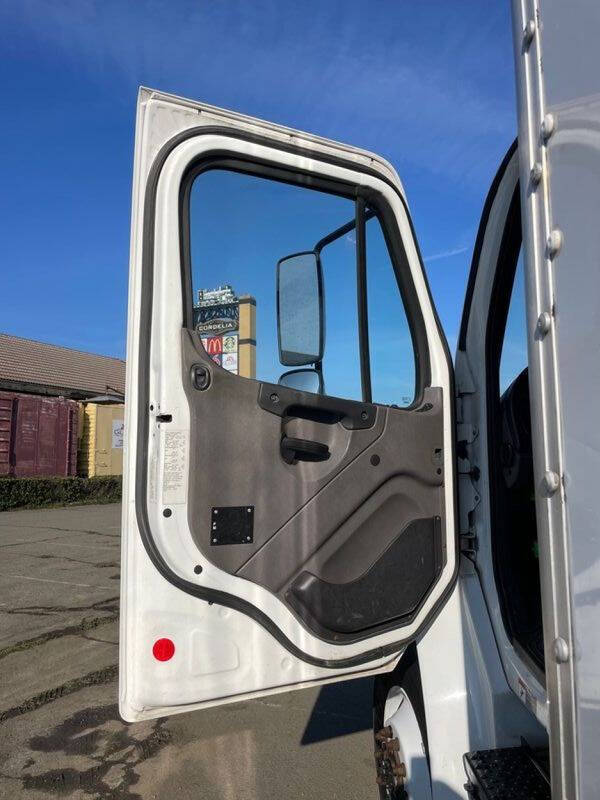 2019 Freightliner M2 106