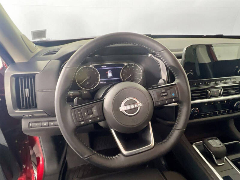 2025 Nissan Pathfinder SL