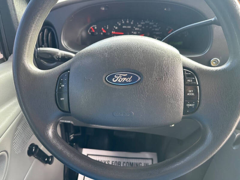 2004 Ford E-Series
