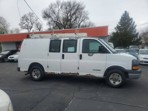 2004 GMC Savana for sale at RIVERSIDE AUTO SALES in Sioux City IA