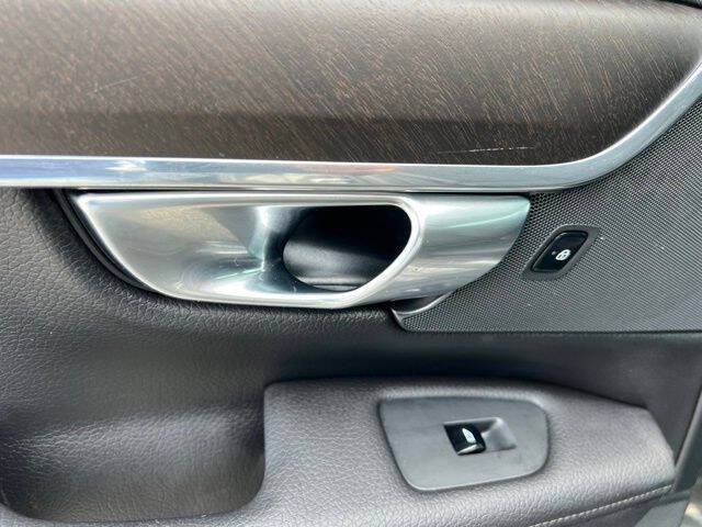 2020 Volvo V90 Cross Country T6