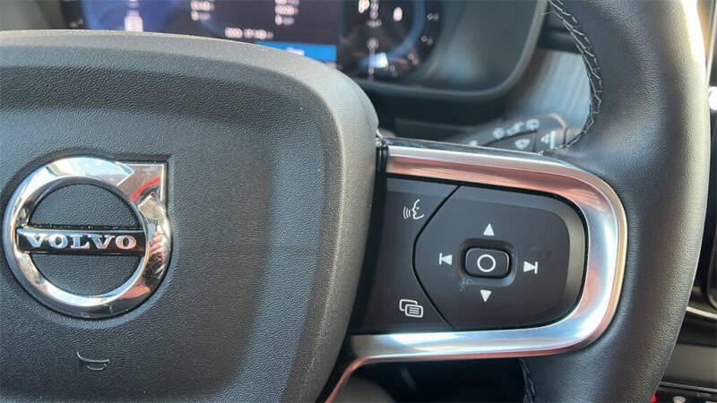 2025 Volvo XC40 B5 Plus Dark Theme