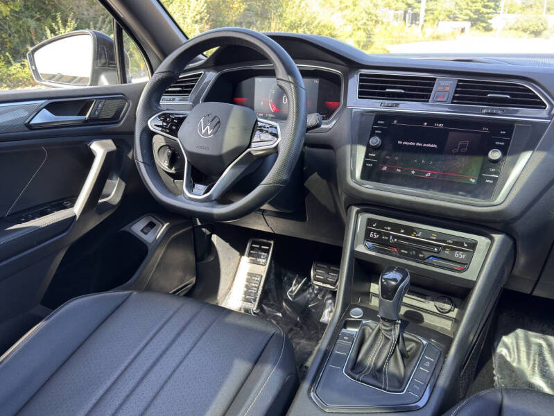 2022 Volkswagen Tiguan SE R-Line Black