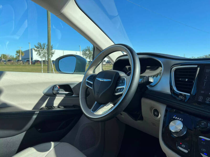 2017 Chrysler Pacifica Hybrid Platinum