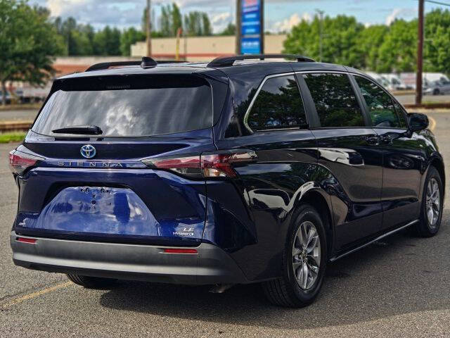 2023 Toyota Sienna LE 8-Passenger