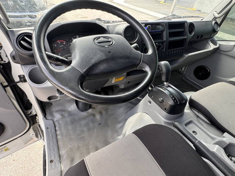2015 Hino 195