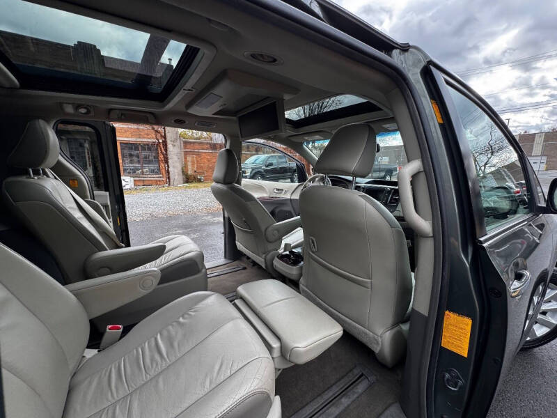 2013 Toyota Sienna Limited 7-Passenger