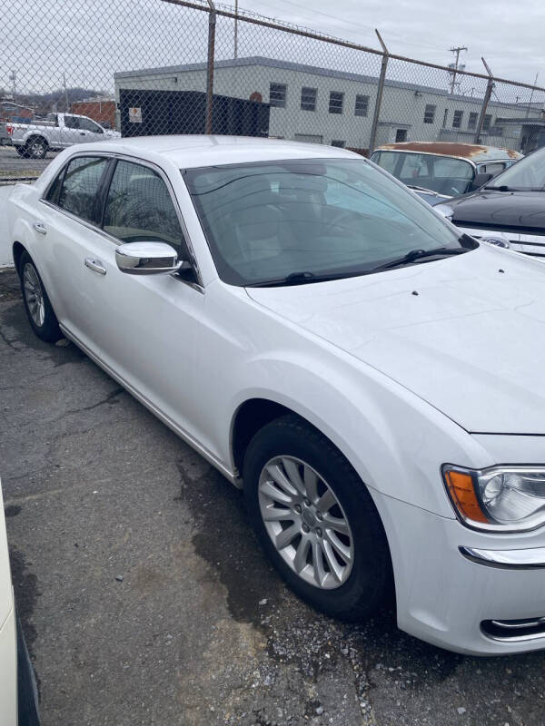 2014 Chrysler 300 Uptown Edition's photo