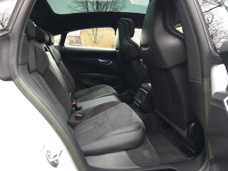 2023 Audi e-tron GT quattro Premium Plus