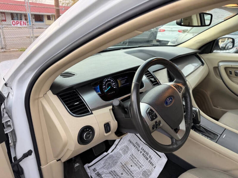 2013 Ford Taurus SEL