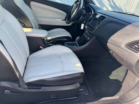 2012 Chrysler 200 Limited