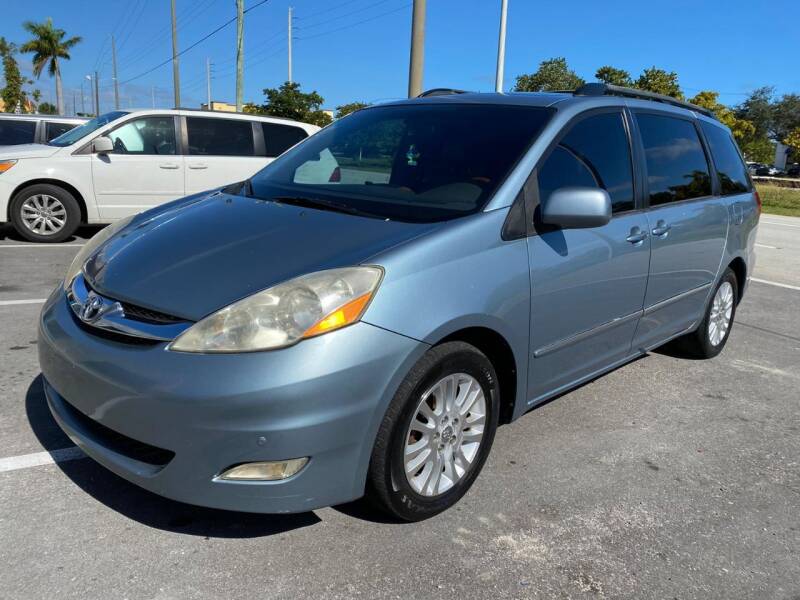 2007 Toyota Sienna for sale at UNITED AUTO BROKERS in Hollywood FL