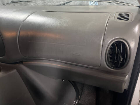 2005 Ford E-Series E-150