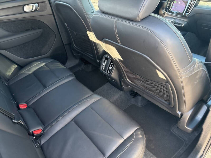 2025 Volvo XC40 B5 Plus Bright Theme