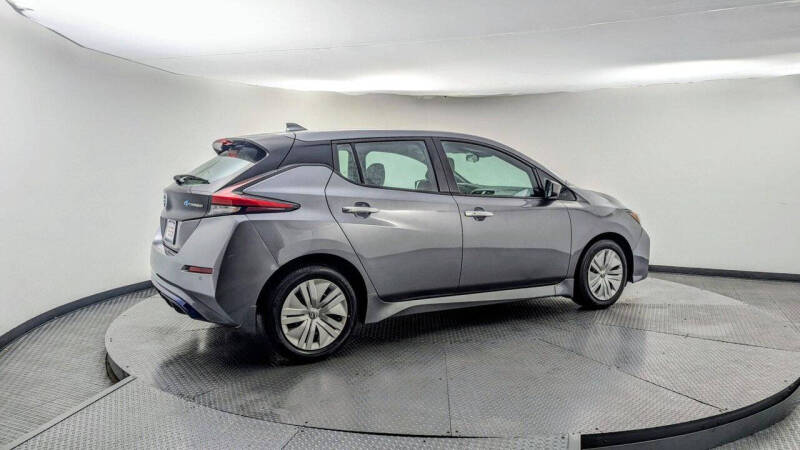 2022 Nissan LEAF S