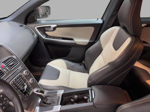 2016 Volvo XC60 T5 Drive-E Platinum