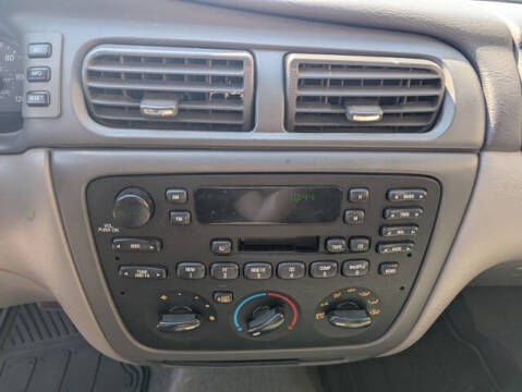 2004 Ford Taurus SE