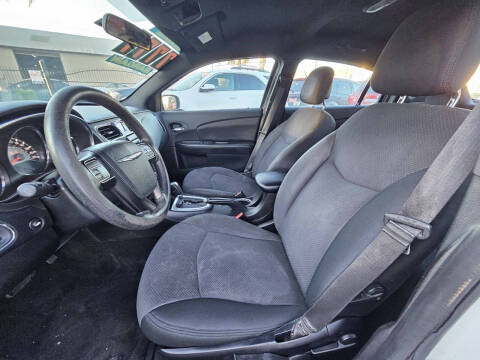 2013 Chrysler 200 LX