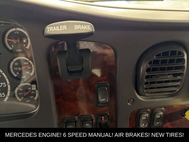 2004 Freightliner M2 106