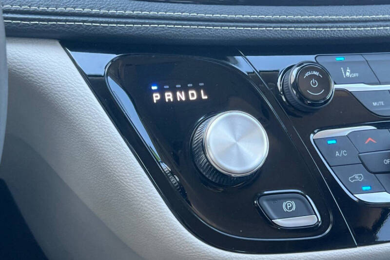 2024 Chrysler Pacifica Plug-In Hybrid Select