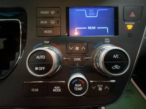 2017 Toyota Sienna SE Premium 8-Passenger