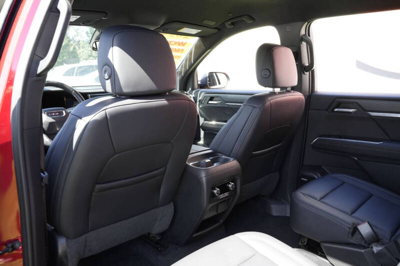 2024 GMC Acadia Elevation