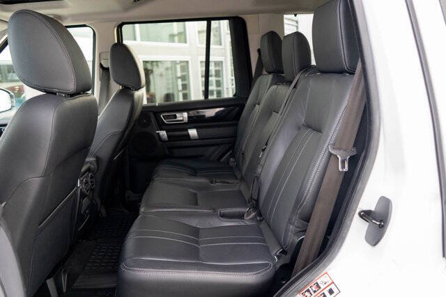 2016 Land Rover LR4 27