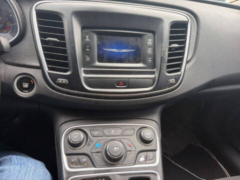 2016 Chrysler 200 LX