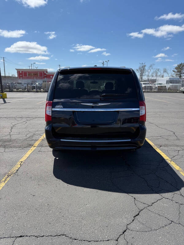 2011 Chrysler Town and Country Touring