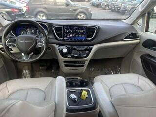 2021 CHRYSLER Pacifica Minivan - $25,897