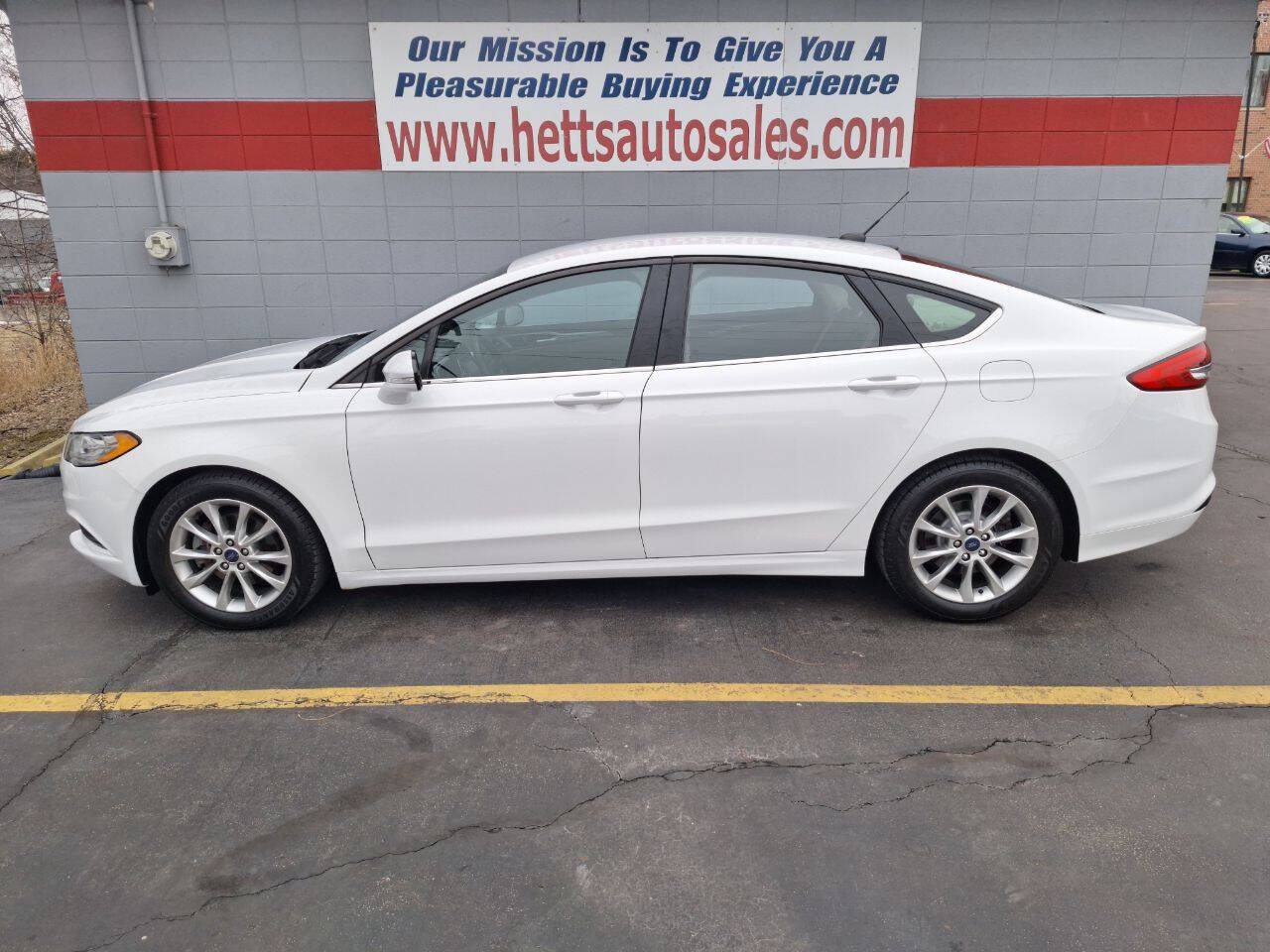 2017 Ford Fusion SE's photo