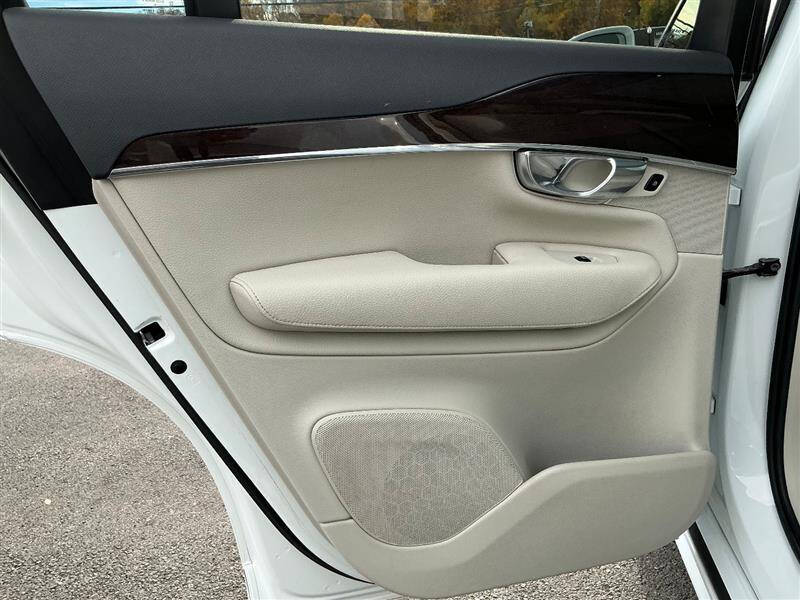 2019 Volvo XC90 T6 Momentum