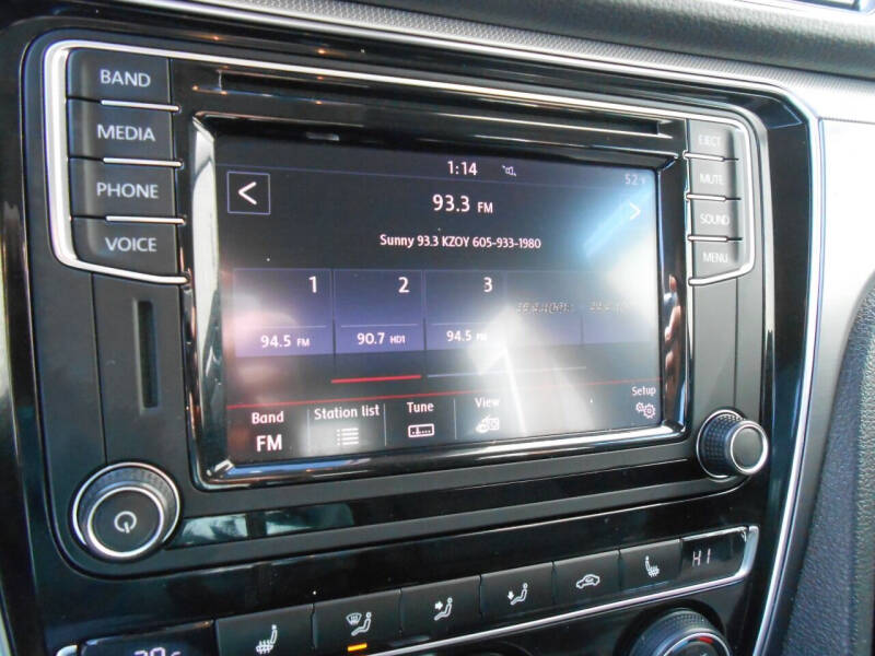 2017 Volkswagen Passat 1.8T R-Line