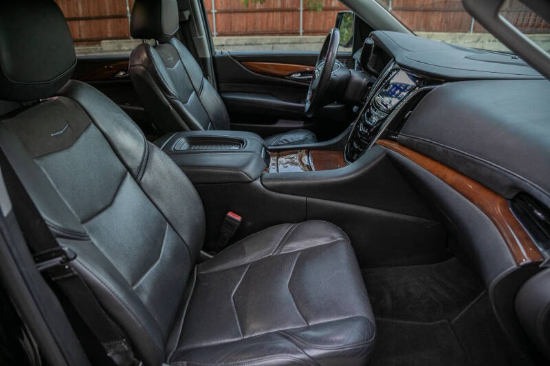 2018 Cadillac Escalade Standard